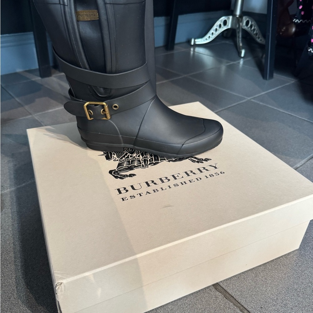Burberry Black Women's Rainboot Mid Buckle Rubber